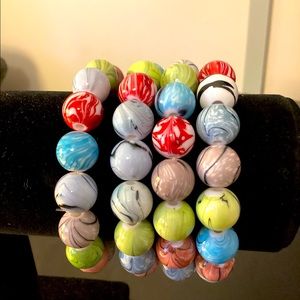 Round gemstone’s stretch bracelets